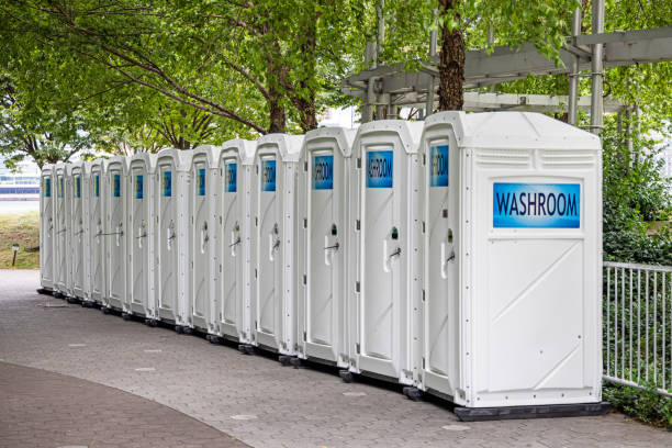 Best Porta potty delivery and setup  in Maplewood, MN